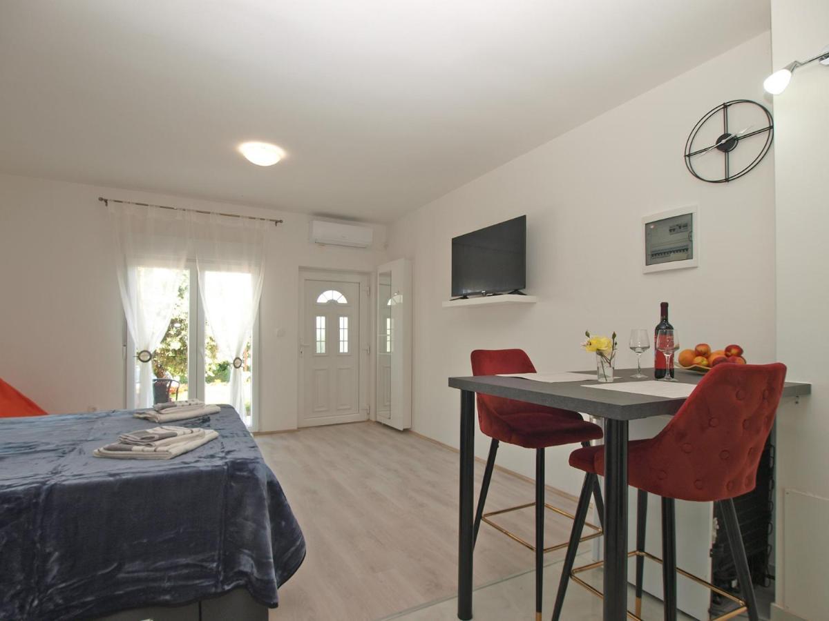 Apartment Florinda 2091 Pula