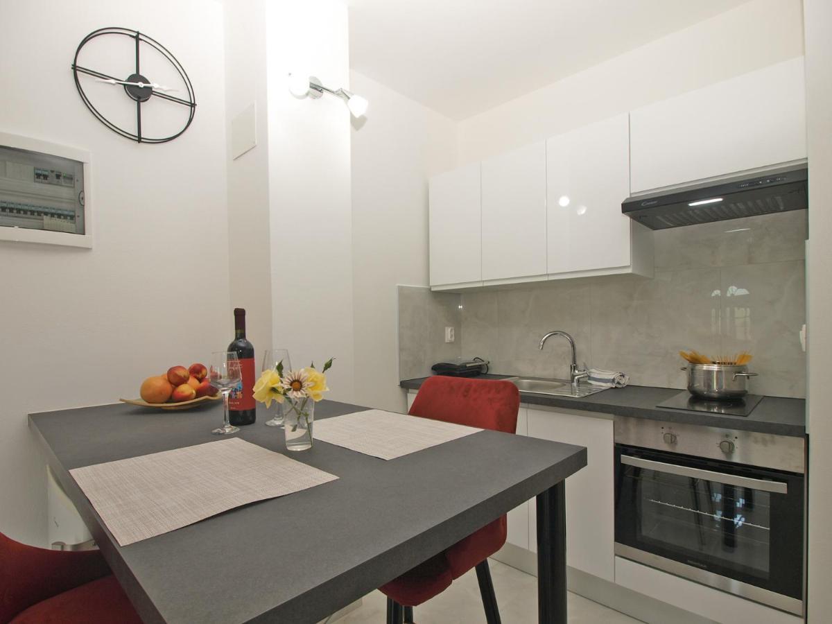 Apartment Florinda 2091 Pula