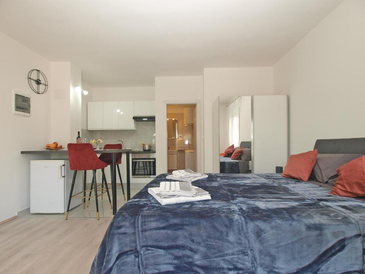 Apartment Florinda 2091 Pula